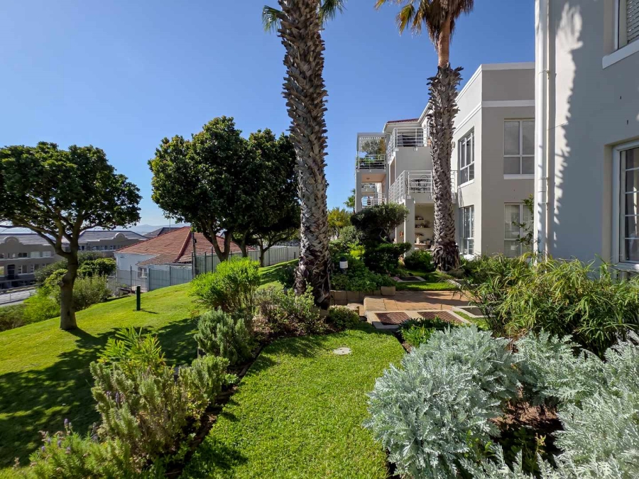 2 Bedroom Property for Sale in Vredehoek Western Cape